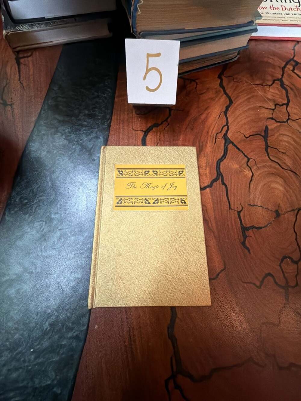 The Magic of Joy, Peter Pauper Press, Inc. (1971)